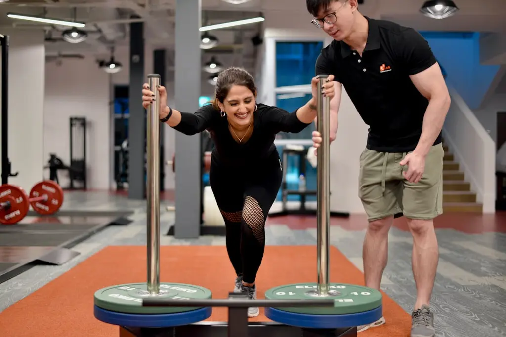 Comparativa: Entrenamiento personal vs. clases grupales